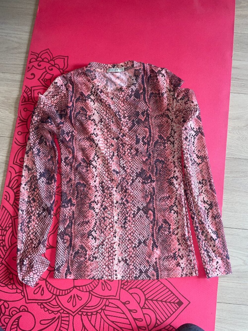 mesh snakeprint PINK long sleeve top M, but fits small (stretchy) European brand